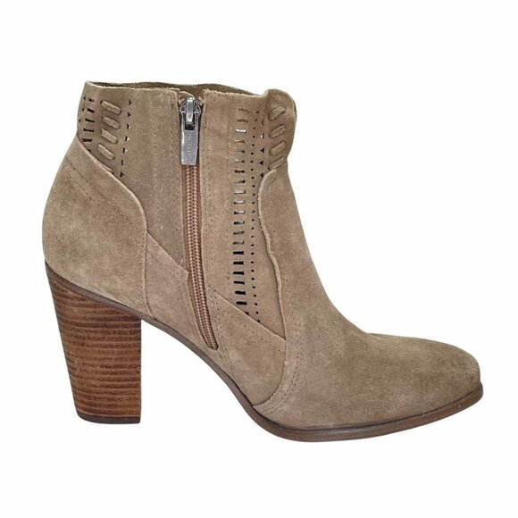 NWOB Vince Camuto Fenyia Perforated Leather Womens Bootie Size 8.5M - Picture 3 of 10